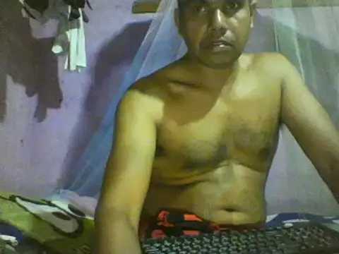 Snapshot of roundbunny chatting on December 9, 2024, 4:37 pm roundbunny online show from December 9, 2024, 4:37 pm