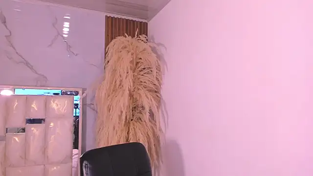 Keila Mendoza online show from March 8, 2026, 4:49 am