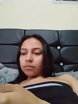 emma ambar online show from November 12, 2025, 5:39 pm