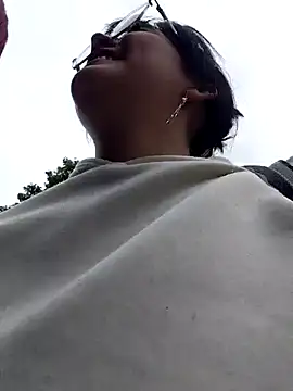 lara moon25 online show from December 1, 2025, 7:37 pm