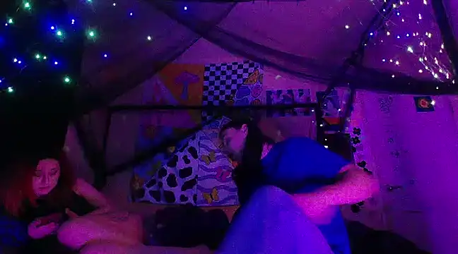 NovaLove2002 online show from February 17, 2025, 3:58 am