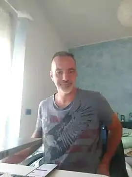 Snapshot of Marcolino183 chatting on July 7, 2026, 7:23 am Marcolino183 online show from July 7, 2026, 7:23 am