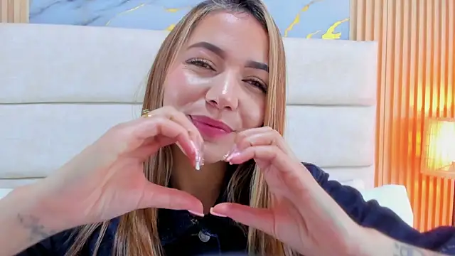 Mia Malkovaa  online show from June 1, 2026, 3:44 pm