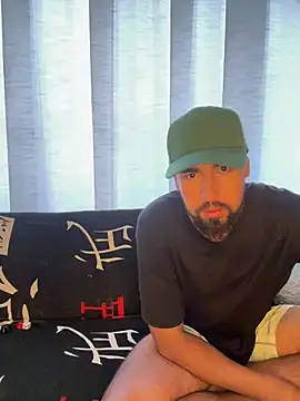 Snapshot of camianddanna chatting on December 18, 2024, 9:08 pm camianddanna online show from December 18, 2024, 9:08 pm