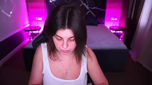 MirandaWong online show from November 13, 2025, 6:50 am