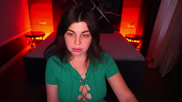 MirandaWong online show from November 7, 2025, 6:51 am