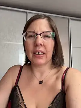 Snapshot of B_Bonya_m chatting on March 18, 2025, 4:51 am B Bonya m online show from March 18, 2025, 4:51 am