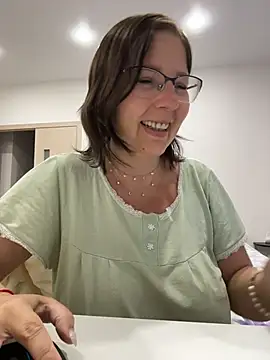 Snapshot of B_Bonya_m chatting on February 12, 2026, 3:28 am B Bonya m online show from February 12, 2026, 3:28 am