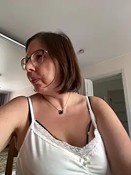 Snapshot of B_Bonya_m chatting on March 18, 2025, 8:06 am B Bonya m online show from March 18, 2025, 8:06 am