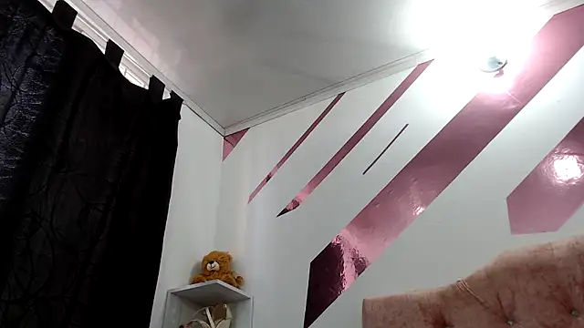 Snapshot of Kitten_Hot_ chatting on September 13, 2025, 1:33 pm Kitten Hot online show from September 13, 2025, 1:33 pm