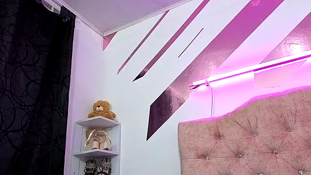 Snapshot of Kitten_Hot_ chatting on November 7, 2025, 1:43 am Kitten Hot online show from November 7, 2025, 1:43 am