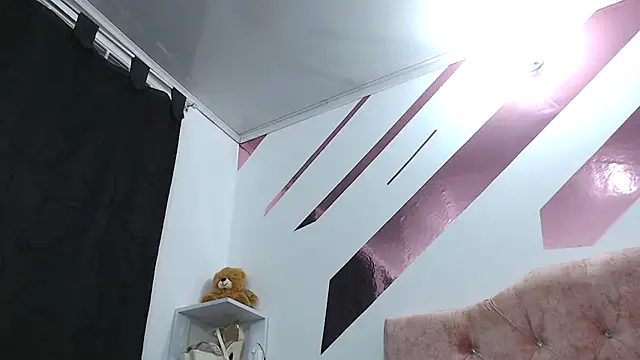 Snapshot of Kitten_Hot_ chatting on September 10, 2025, 10:25 am Kitten Hot online show from September 10, 2025, 10:25 am