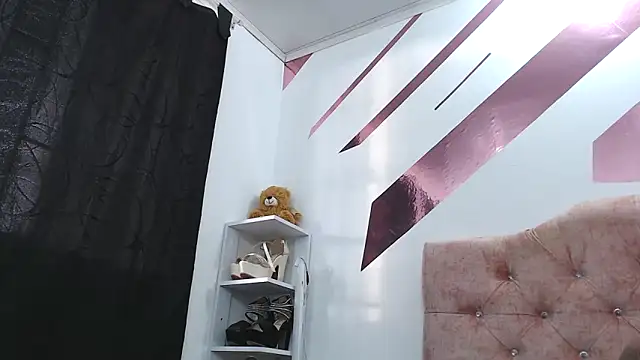 Snapshot of Kitten_Hot_ chatting on September 12, 2025, 10:09 pm Kitten Hot online show from September 12, 2025, 10:09 pm