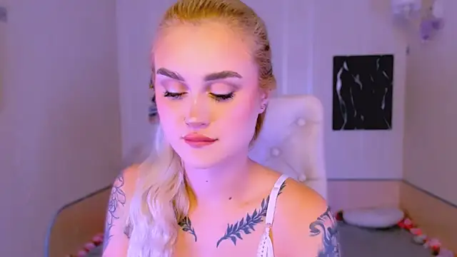  Ravenaa online show from December 17, 2025, 2:11 pm