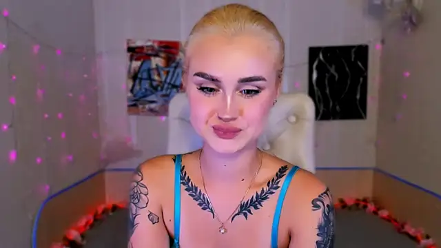 Snapshot of _Ravenaa chatting on October 19, 2025, 3:59 pm Ravenaa online show from October 19, 2025, 3:59 pm