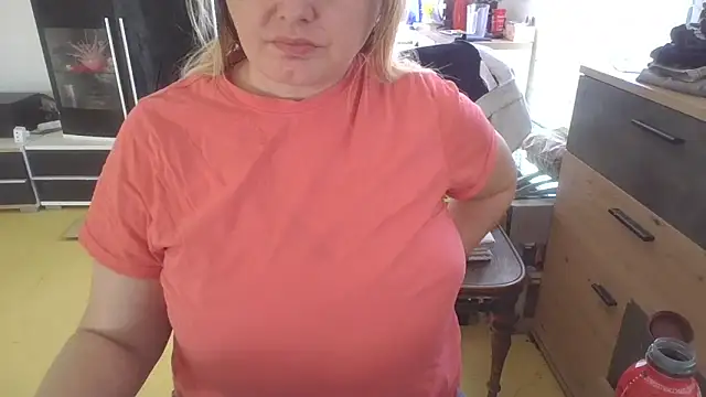 Meliss Official9 online show from April 6, 2026, 2:51 pm