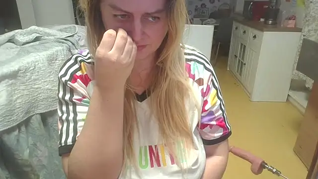 Meliss Official9 online show from February 7, 2026, 10:18 pm