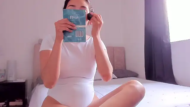 danna davis18 online show from February 7, 2025, 7:49 pm