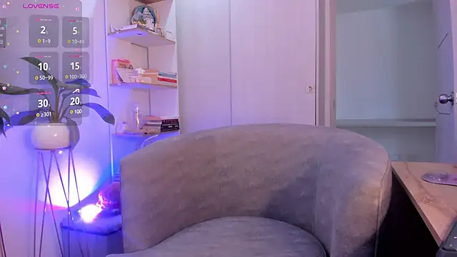 danna davis18 online show from December 5, 2024, 5:44 pm