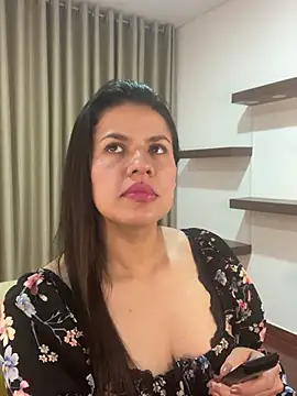 Snapshot of Alice_Biel chatting on February 24, 2025, 12:20 am Alice Biel online show from February 24, 2025, 12:20 am