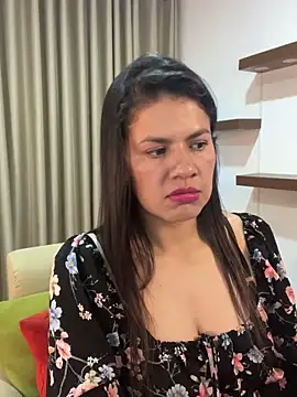 Snapshot of Alice_Biel chatting on March 4, 2025, 1:01 am Alice Biel online show from March 4, 2025, 1:01 am