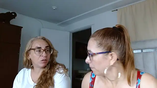 Snapshot of karlabarrera chatting on June 3, 2026, 8:35 pm karlabarrera online show from June 3, 2026, 8:35 pm