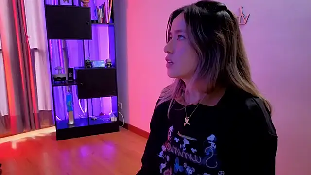 sexfire lalita online show from April 6, 2026, 4:52 pm