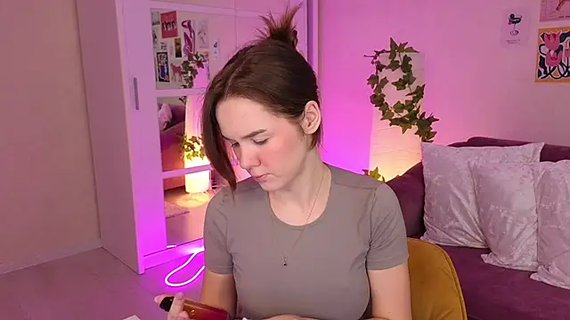 Snapshot of LindaRobertz chatting on March 22, 2025, 6:11 am LindaRobertz online show from March 22, 2025, 6:11 am