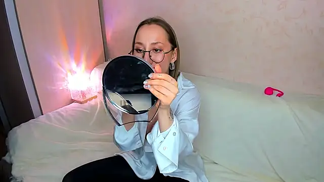 MelodyOfLovee online show from February 9, 2026, 9:13 pm