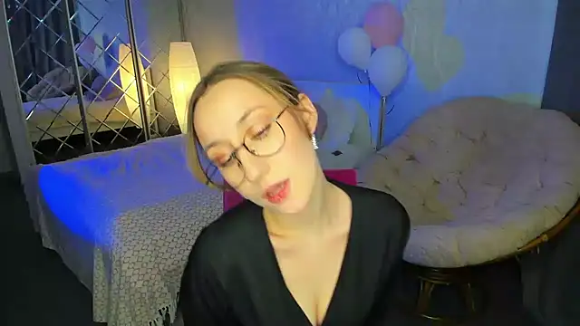 Snapshot of MelodyOfLovee chatting on February 15, 2025, 5:09 am MelodyOfLovee online show from February 15, 2025, 5:09 am