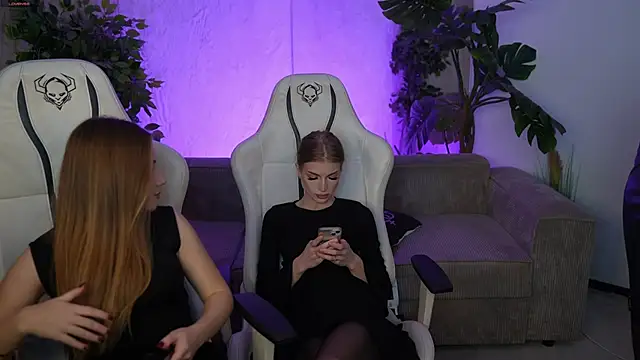 Snapshot of Stacy054 chatting on November 11, 2025, 9:37 am Stacy054 online show from November 11, 2025, 9:37 am