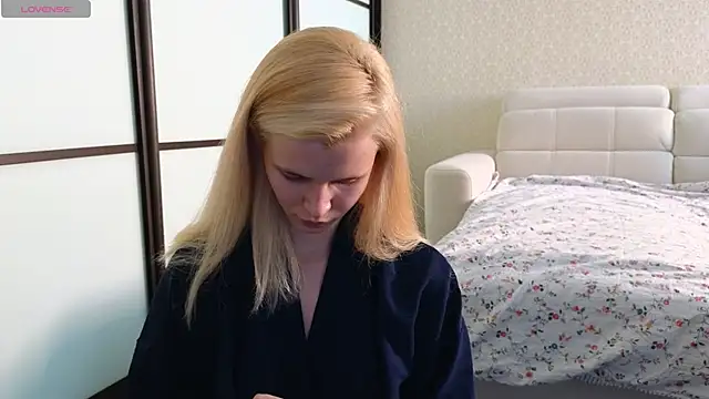 Snapshot of elsa_limerence chatting on March 5, 2025, 8:21 am elsa limerence online show from March 5, 2025, 8:21 am