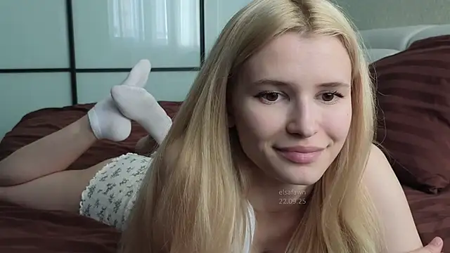 Snapshot of elsa_limerence chatting on September 22, 2025, 12:55 pm elsa limerence online show from September 22, 2025, 12:55 pm