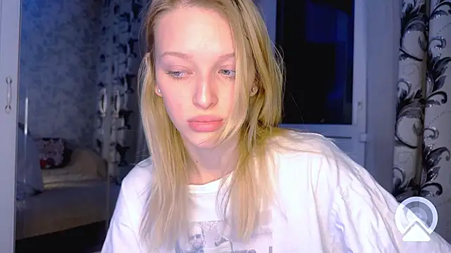 Snapshot of Evvie_Summn1 chatting on March 2, 2025, 7:30 pm Evvie Summn1 online show from March 2, 2025, 7:30 pm