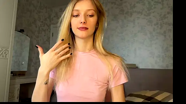 Snapshot of Evvie_Summn1 chatting on October 24, 2025, 7:40 am Evvie Summn1 online show from October 24, 2025, 7:40 am