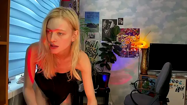 Snapshot of Evvie_Summn1 chatting on February 23, 2025, 5:34 am Evvie Summn1 online show from February 23, 2025, 5:34 am