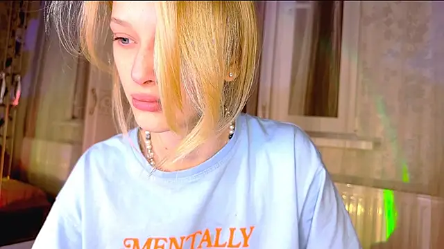 Snapshot of Evvie_Summn1 chatting on March 4, 2025, 2:53 pm Evvie Summn1 online show from March 4, 2025, 2:53 pm