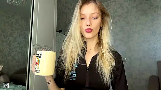 Snapshot of Evvie_Summn1 chatting on October 25, 2025, 8:02 am Evvie Summn1 online show from October 25, 2025, 8:02 am