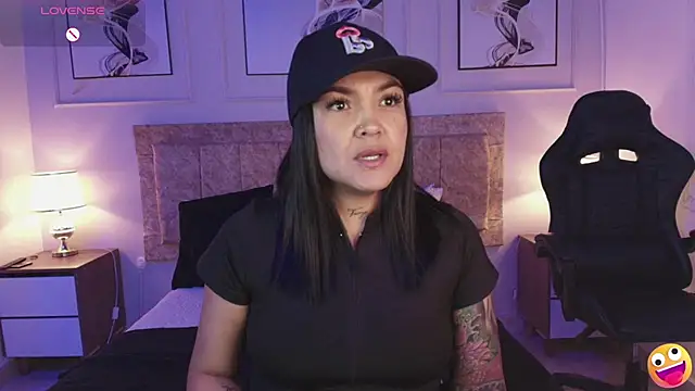 Snapshot of lyn_adamns chatting on March 18, 2025, 7:01 pm lyn adamns online show from March 18, 2025, 7:01 pm