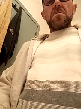 jonyfree1978 online show from December 16, 2025, 7:51 pm