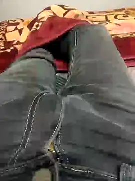 Snapshot of fuckboi2103 chatting on January 19, 2025, 6:53 pm fuckboi2103 online show from January 19, 2025, 6:53 pm