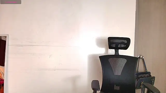 Snapshot of Zuzana21 chatting on February 20, 2026, 12:29 pm Zuzana21 online show from February 20, 2026, 12:29 pm