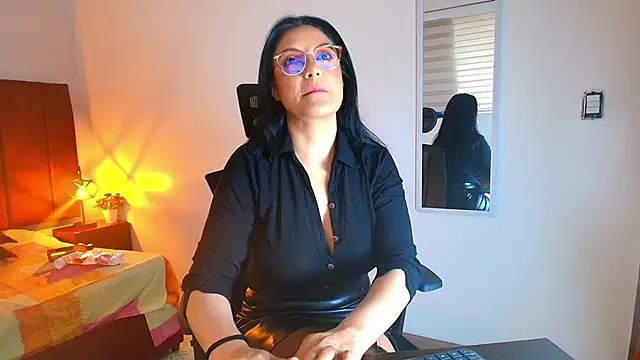 Snapshot of Zuzana21 chatting on October 3, 2025, 12:50 pm Zuzana21 online show from October 3, 2025, 12:50 pm