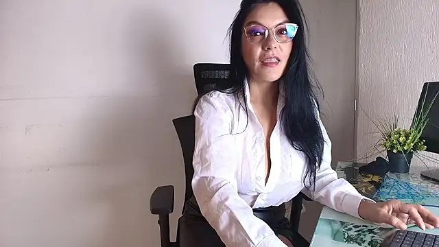 Snapshot of Zuzana21 chatting on February 2, 2026, 12:59 pm Zuzana21 online show from February 2, 2026, 12:59 pm