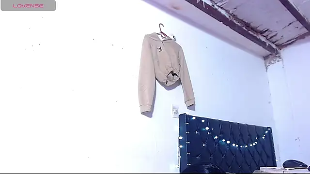 andreaxdol online show from March 19, 2026, 3:50 am