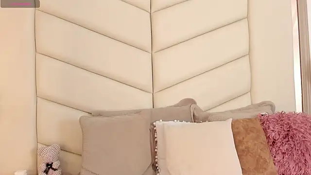 ValkyBes online show from October 5, 2025, 12:56 am