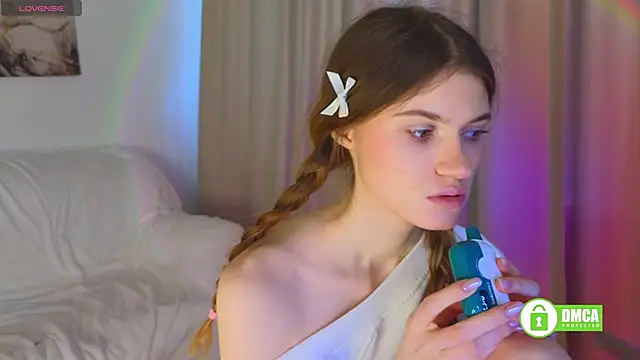 Snapshot of Hello_Vivienne chatting on March 19, 2025, 3:29 pm Hello Vivienne online show from March 19, 2025, 3:29 pm