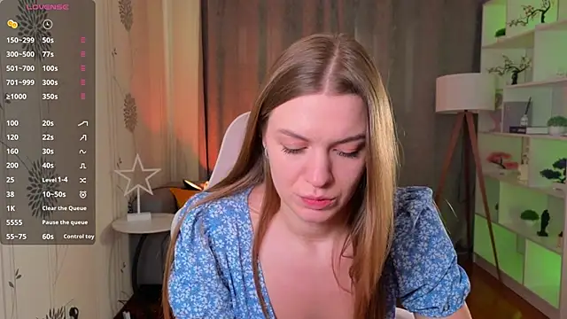 Lovella Lips online show from March 13, 2026, 11:59 am