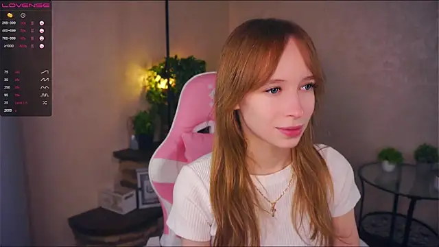 Snapshot of LynetBurby chatting on March 18, 2025, 7:33 am LynetBurby online show from March 18, 2025, 7:33 am