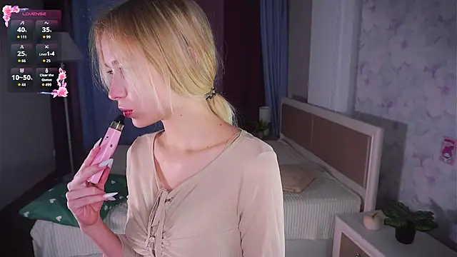 Snapshot of LynetBurby chatting on December 1, 2025, 6:36 am LynetBurby online show from December 1, 2025, 6:36 am